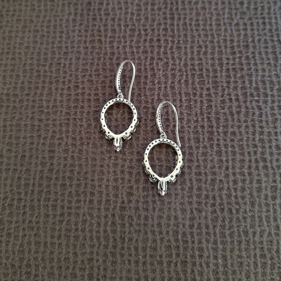 Nadri Silver🤍 Egg Shaped Cubic Zirconia💎 Drop Earrings - Picture 5 of 15